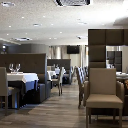 Отель Centre 3*