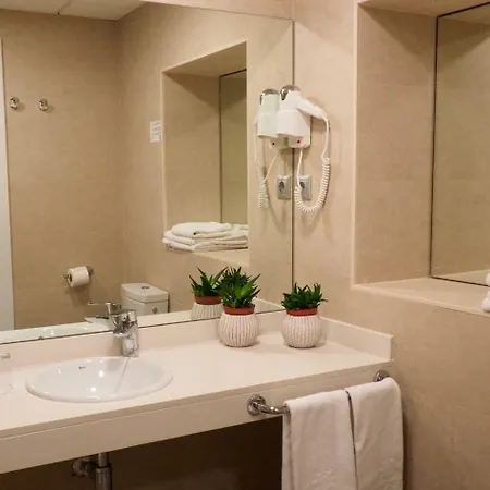 Отель Centre 3*