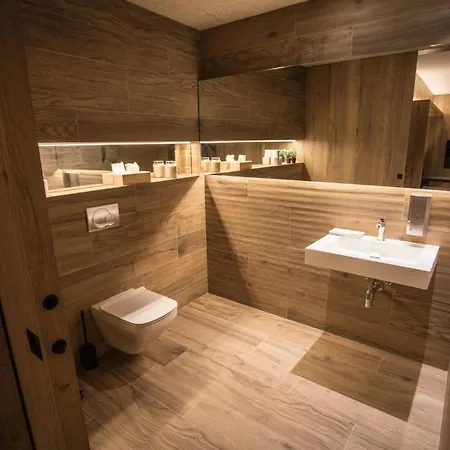 Centre Hotel 3*