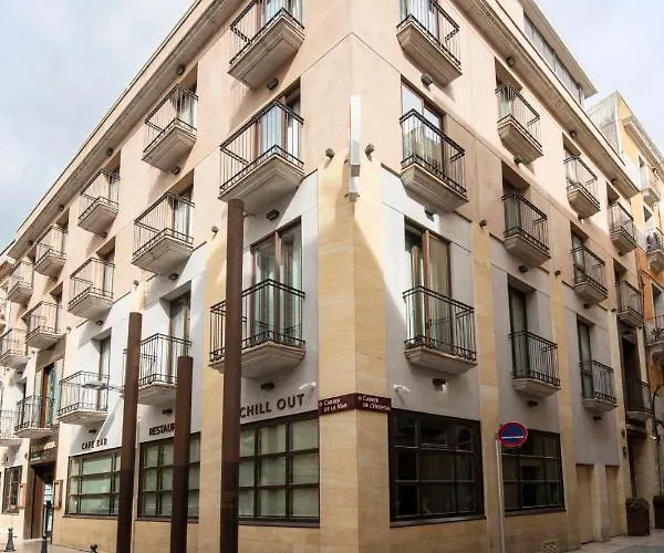 Centre Hotel 3*