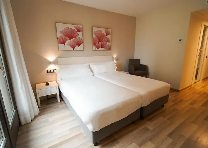 Centre Hotel 3*