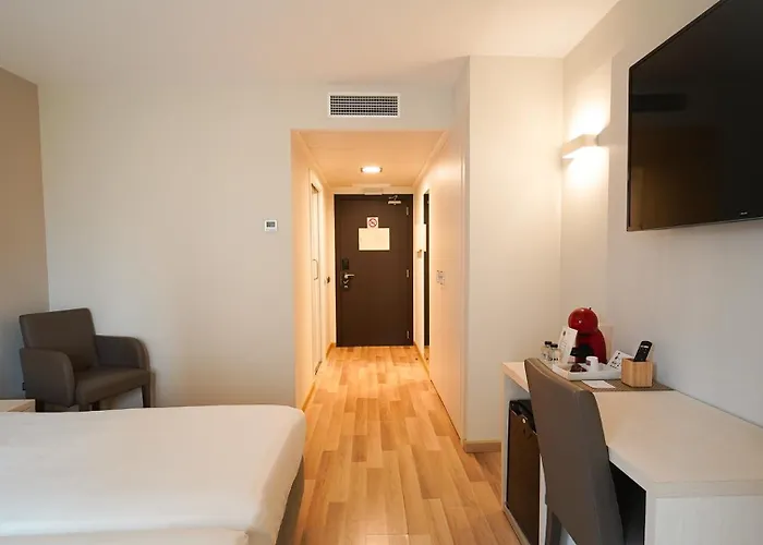 Centre Hotel 3*